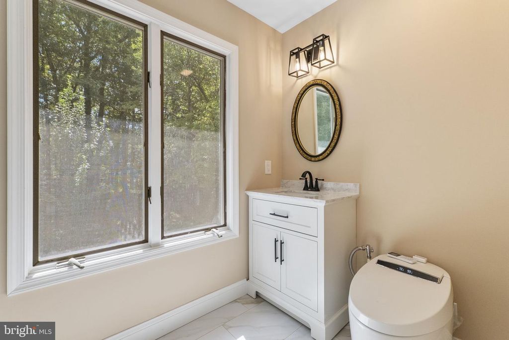 Image 41 of property listing at 16112 BARNESVILLE RD, Boyds, MD 20841