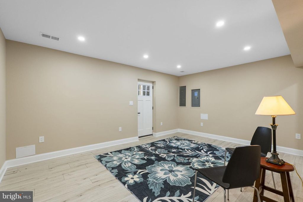 Image 47 of property listing at 16112 BARNESVILLE RD, Boyds, MD 20841