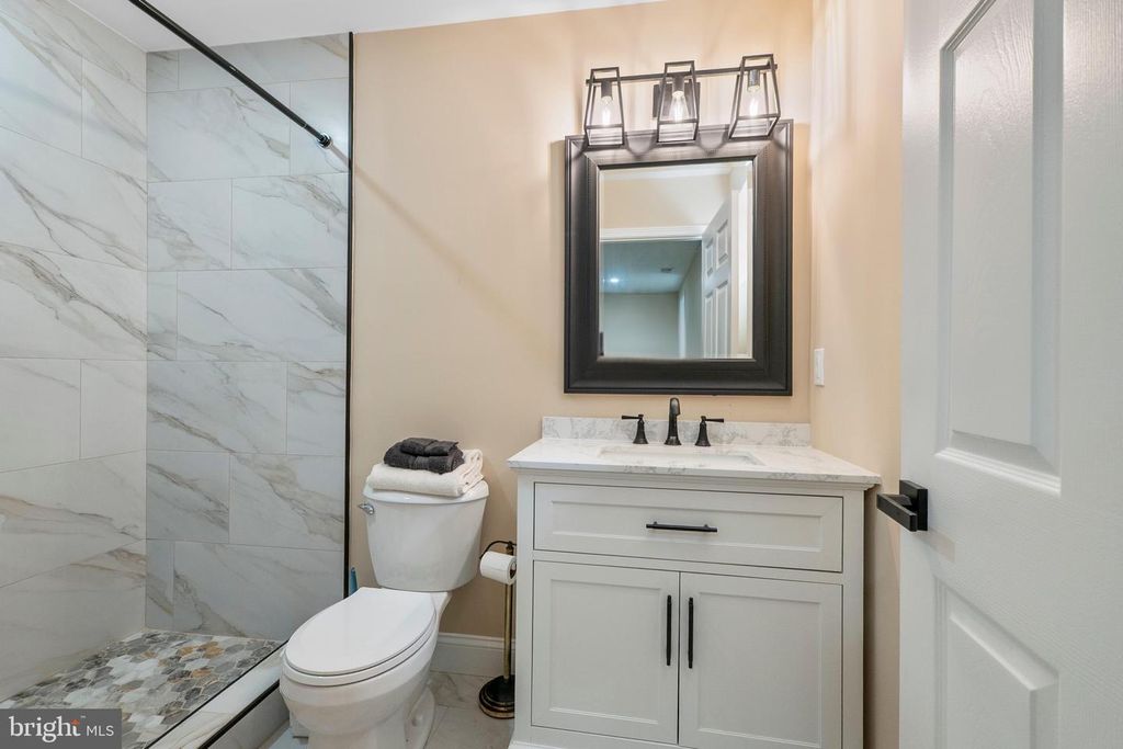 Image 52 of property listing at 16112 BARNESVILLE RD, Boyds, MD 20841