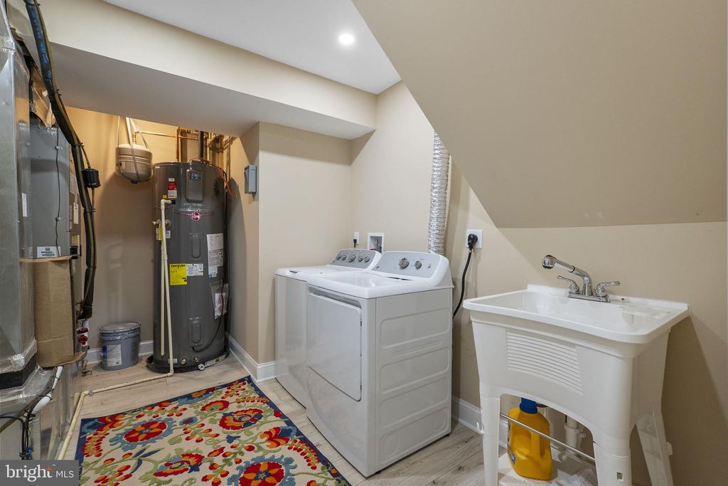 Image 53 of property listing at 16112 BARNESVILLE RD, Boyds, MD 20841