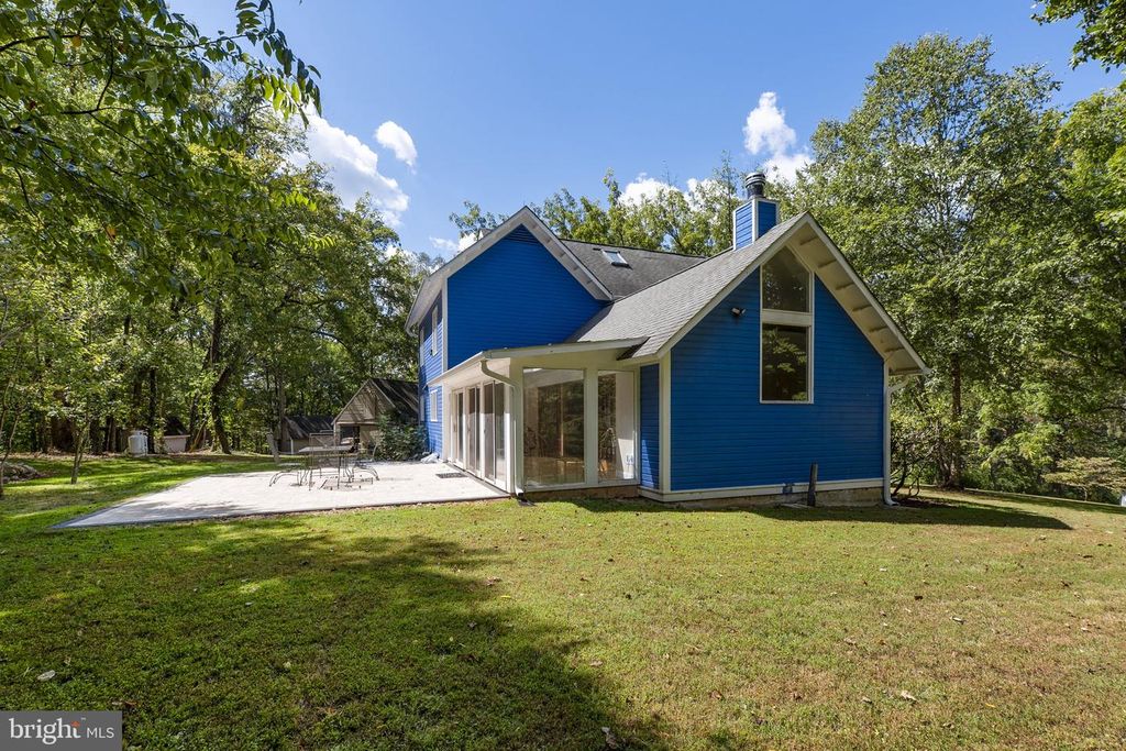 Image 54 of property listing at 16112 BARNESVILLE RD, Boyds, MD 20841