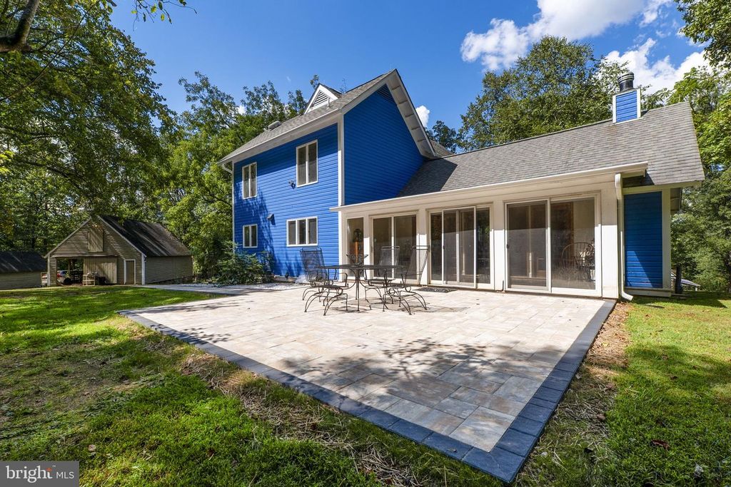 Image 58 of property listing at 16112 BARNESVILLE RD, Boyds, MD 20841