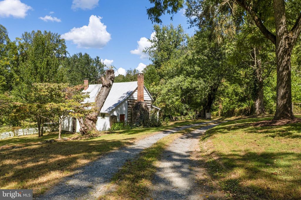 Image 60 of property listing at 16112 BARNESVILLE RD, Boyds, MD 20841
