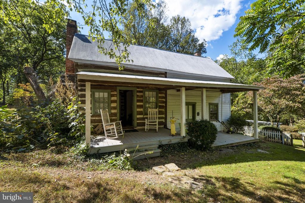 Image 61 of property listing at 16112 BARNESVILLE RD, Boyds, MD 20841