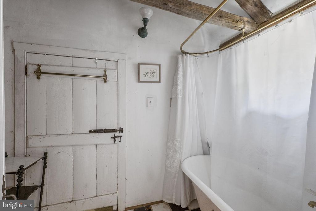 Image 66 of property listing at 16112 BARNESVILLE RD, Boyds, MD 20841