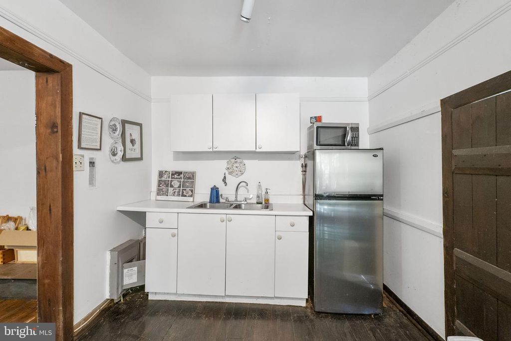 Image 69 of property listing at 16112 BARNESVILLE RD, Boyds, MD 20841