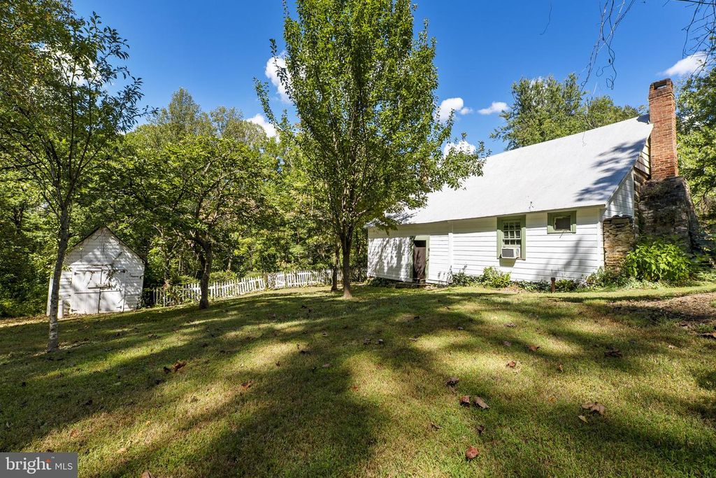 Image 72 of property listing at 16112 BARNESVILLE RD, Boyds, MD 20841