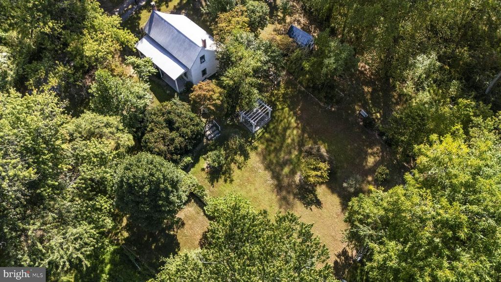 Image 79 of property listing at 16112 BARNESVILLE RD, Boyds, MD 20841