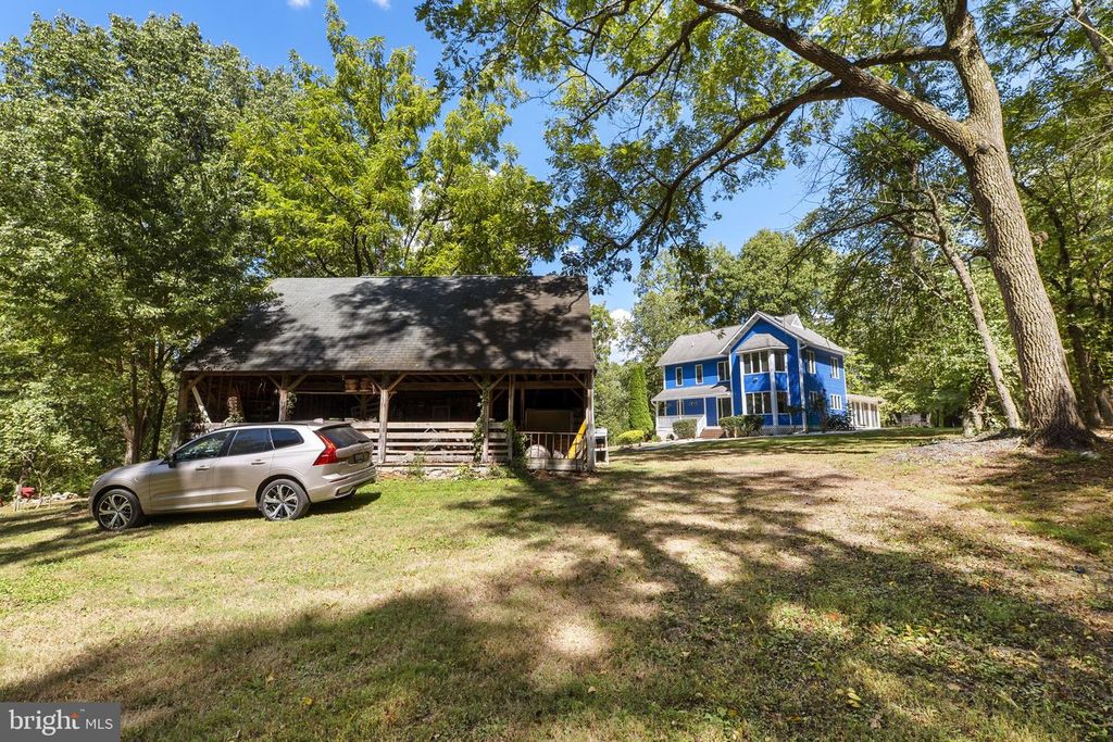 Image 83 of property listing at 16112 BARNESVILLE RD, Boyds, MD 20841