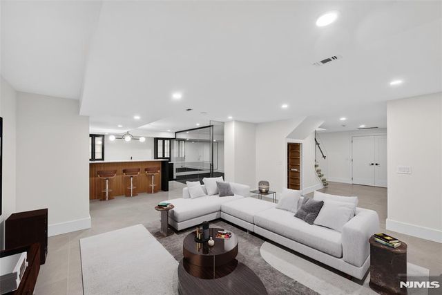 26 Collins Avenue, Closter, NJ 07624