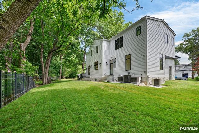 26 Collins Avenue, Closter, NJ 07624