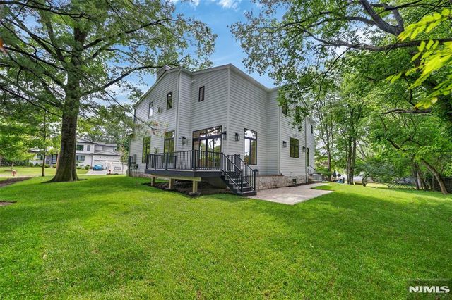 26 Collins Avenue, Closter, NJ 07624