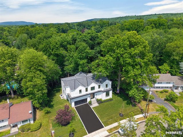 26 Collins Avenue, Closter, NJ 07624