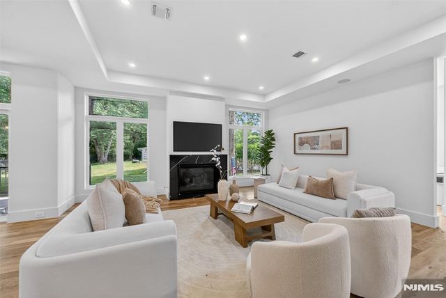 26 Collins Avenue, Closter, NJ 07624
