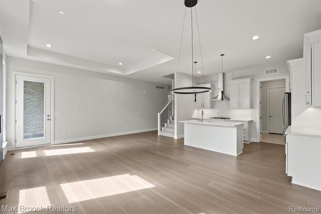 7477 Gramercy Circle 17, West Bloomfield, MI 48322