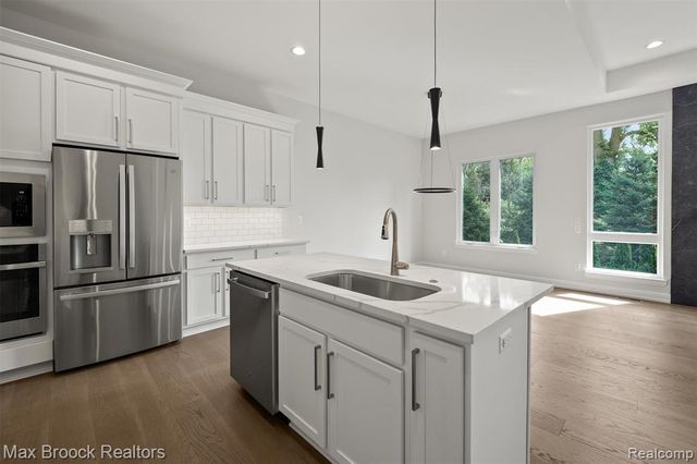 7477 Gramercy Circle 17, West Bloomfield, MI 48322