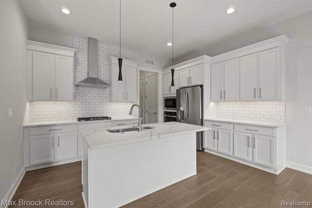 7477 Gramercy Circle 17, West Bloomfield, MI 48322