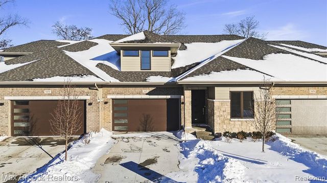 7477 Gramercy Circle 17, West Bloomfield, MI 48322