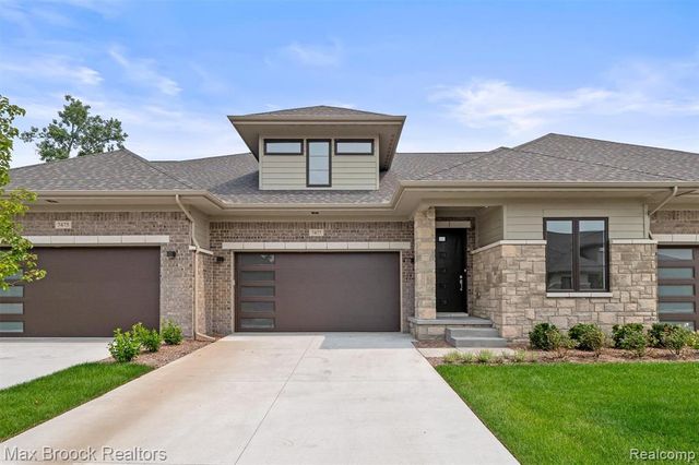 7477 Gramercy Circle 17, West Bloomfield, MI 48322