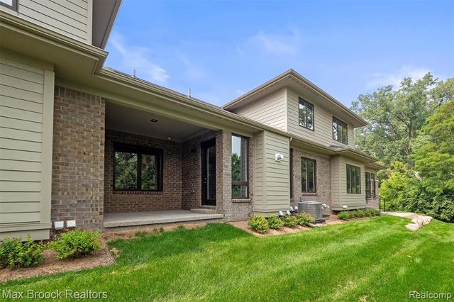 7477 Gramercy Circle 17, West Bloomfield, MI 48322