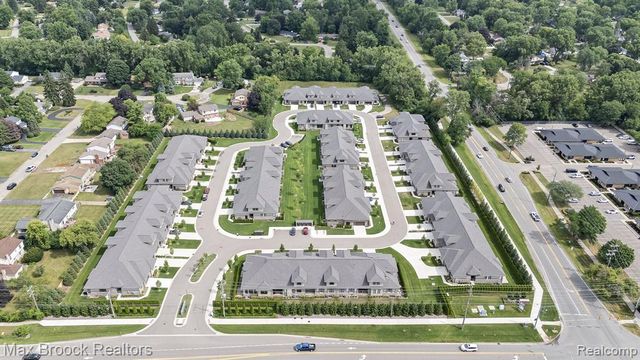 7477 Gramercy Circle 17, West Bloomfield, MI 48322