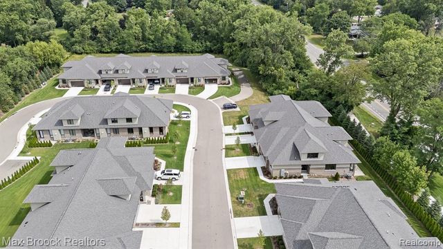 7477 Gramercy Circle 17, West Bloomfield, MI 48322