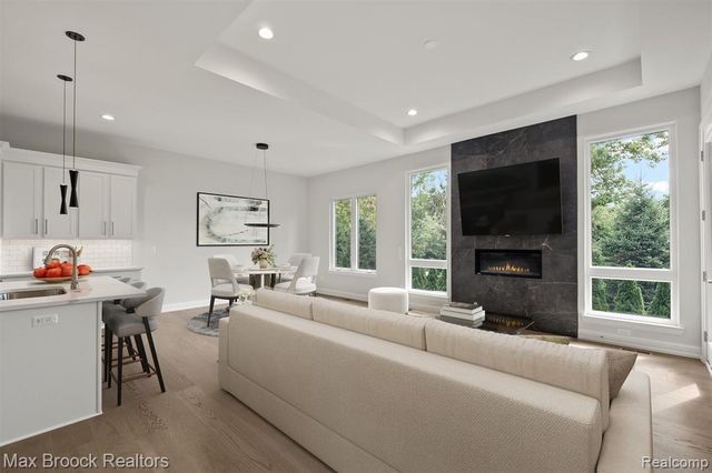 7477 Gramercy Circle 17, West Bloomfield, MI 48322