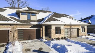 7477 Gramercy Circle 17, West Bloomfield, MI 48322