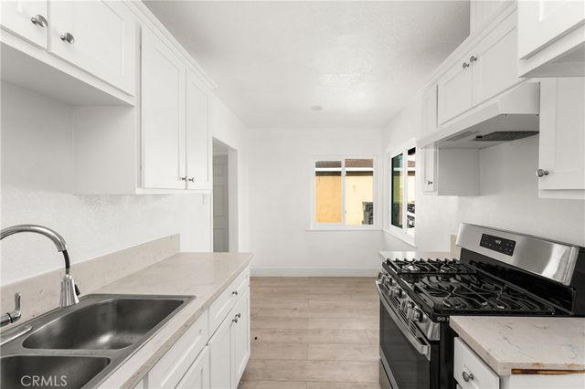 825 S Shelton Street, Santa Ana, CA 92703