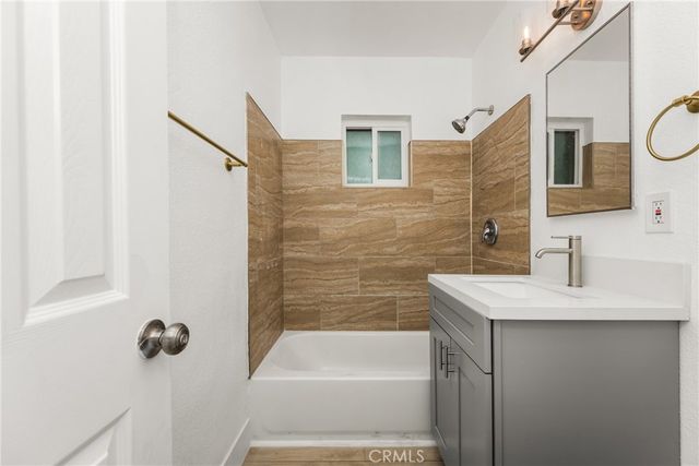 825 S Shelton Street, Santa Ana, CA 92703