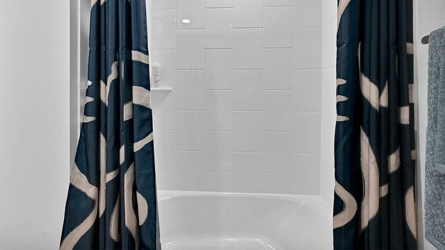 1319 Isola Bella Drive, Richmond, TX 77406