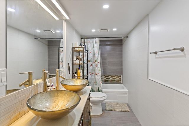 6060 S Falls Circle Drive 218, Lauderhill, FL 33319