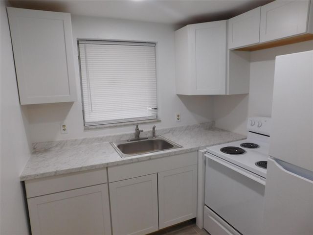 960 Crystal Lake Drive 201, Deerfield Beach, FL 33064