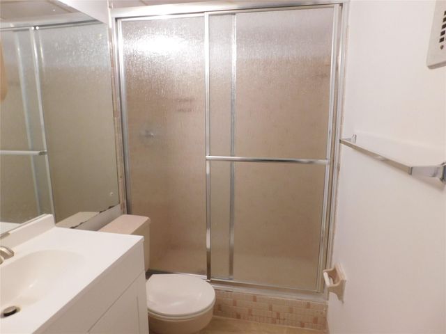 960 Crystal Lake Drive 201, Deerfield Beach, FL 33064