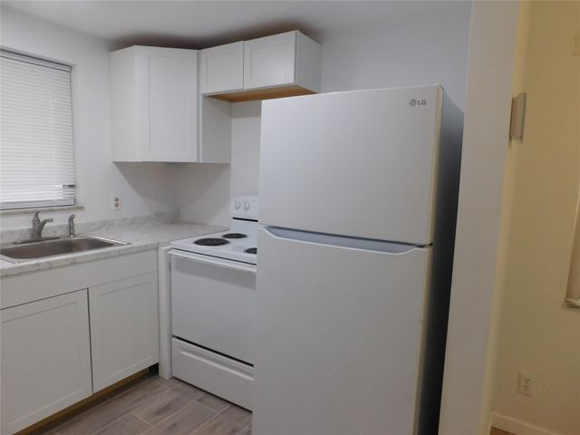 960 Crystal Lake Drive 201, Deerfield Beach, FL 33064