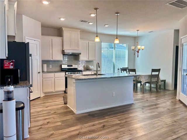 806 Mineral Wells Lane, College Station, TX 77845