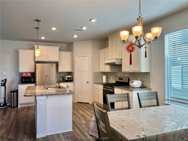 806 Mineral Wells Lane, College Station, TX 77845