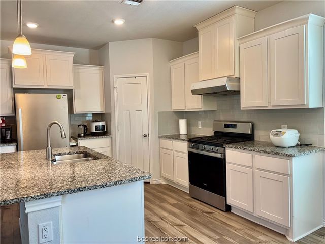 806 Mineral Wells Lane, College Station, TX 77845