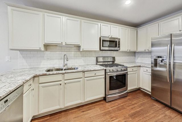 2640 Summit Drive 110, Glenview, IL 60025