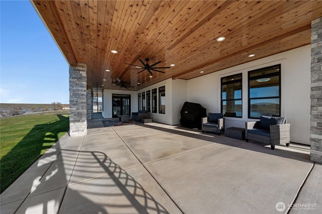 5874 Panorama Drive, Moses Lake, WA 98837