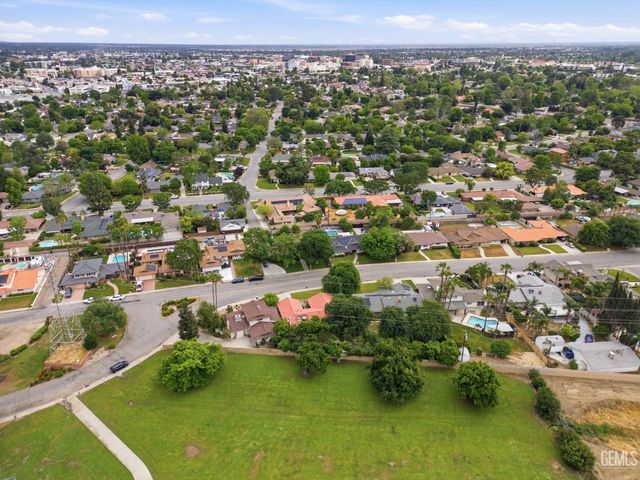 2813 Elm Street, Bakersfield, CA 93301