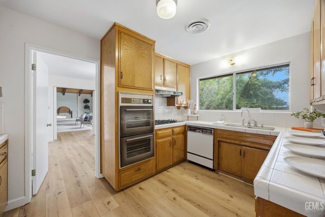 2813 Elm Street, Bakersfield, CA 93301