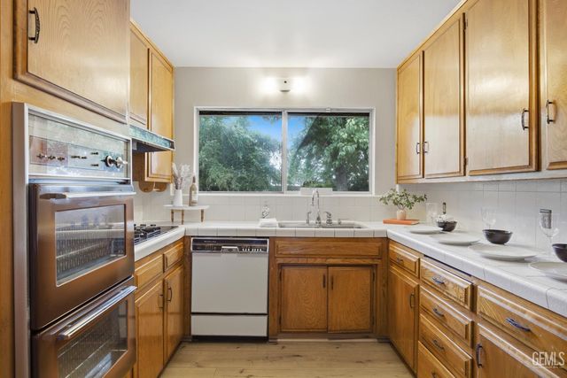 2813 Elm Street, Bakersfield, CA 93301