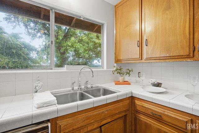 2813 Elm Street, Bakersfield, CA 93301