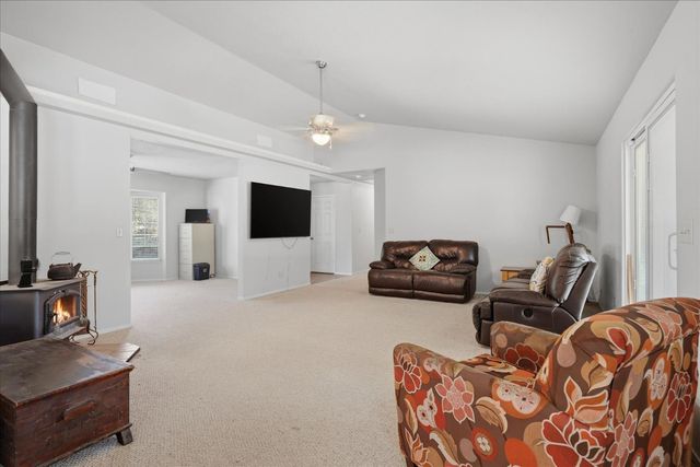 45464 Dillon Dr, Ahwahnee, CA 93601