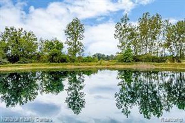 4894 Indian Creek Drive, Jackson, MI 49201