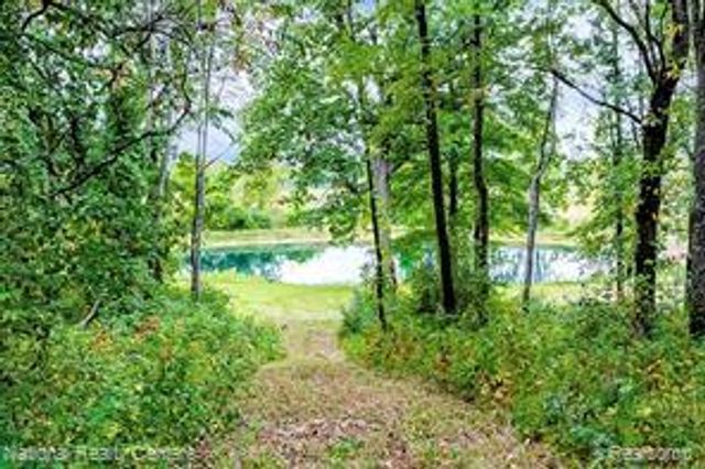 4894 Indian Creek Drive, Jackson, MI 49201