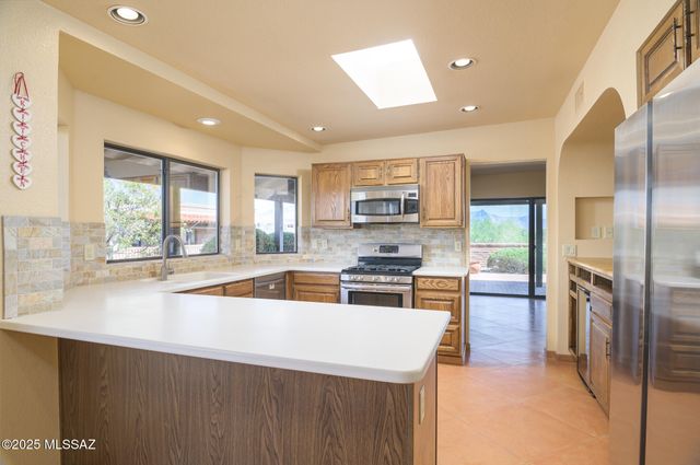 1013 W Desert Hills Drive, Green Valley, AZ 85622