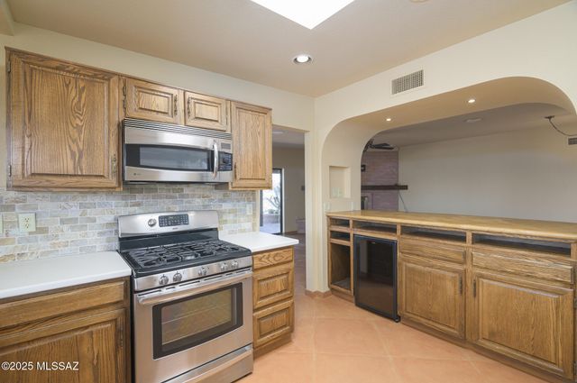 1013 W Desert Hills Drive, Green Valley, AZ 85622