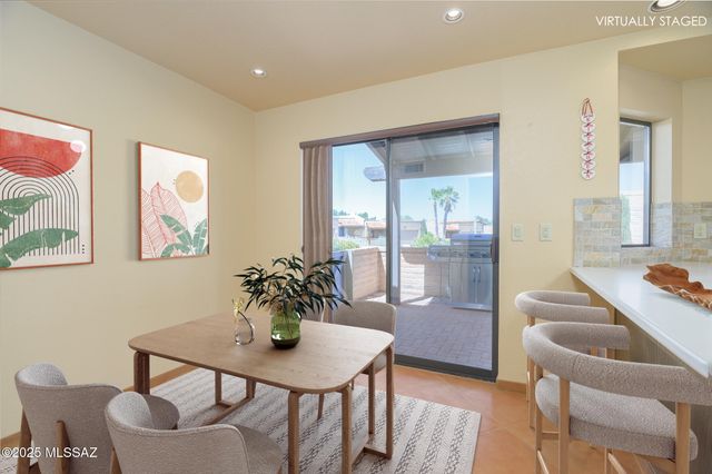 1013 W Desert Hills Drive, Green Valley, AZ 85622